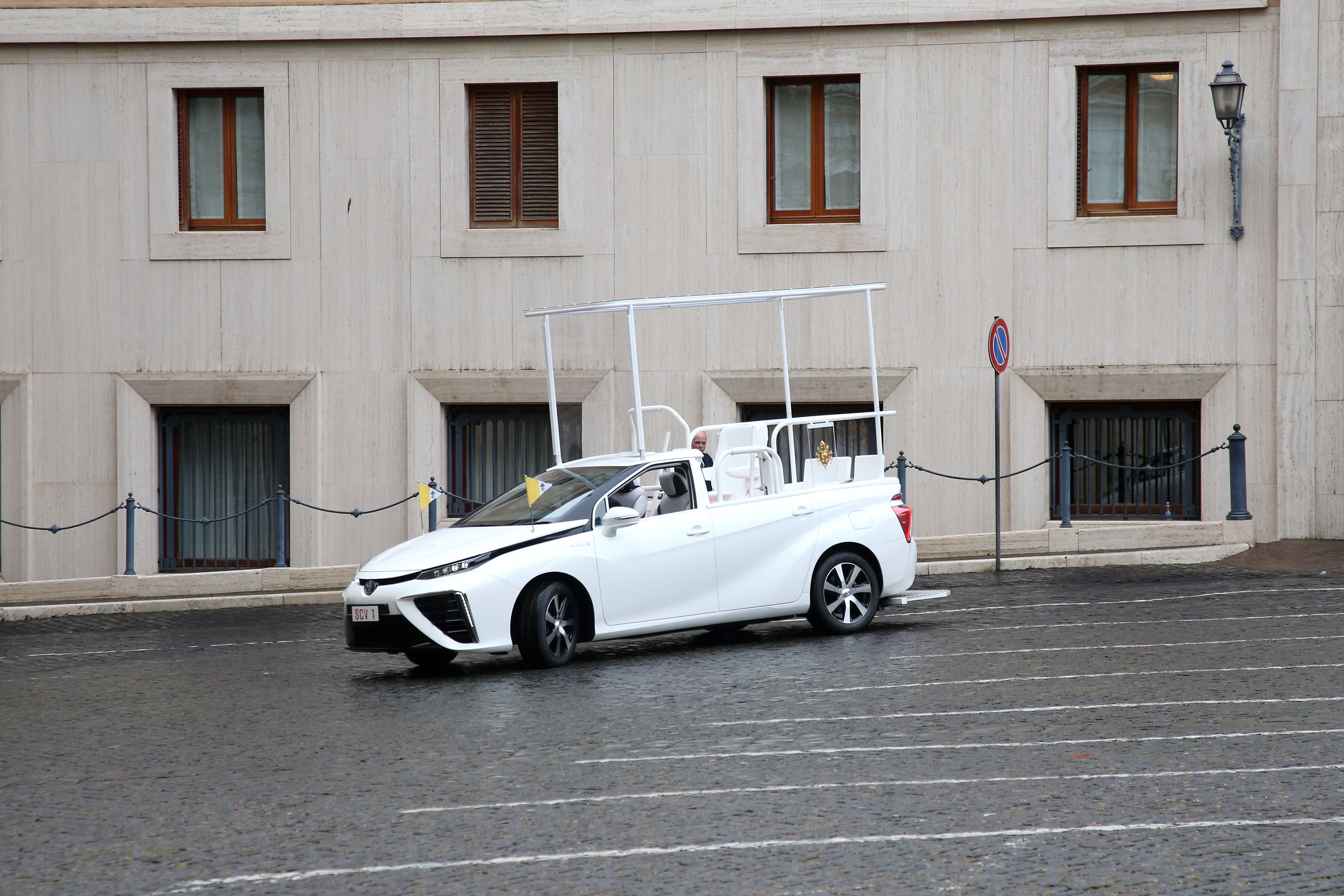 Toyota Mirai Papamóvil
