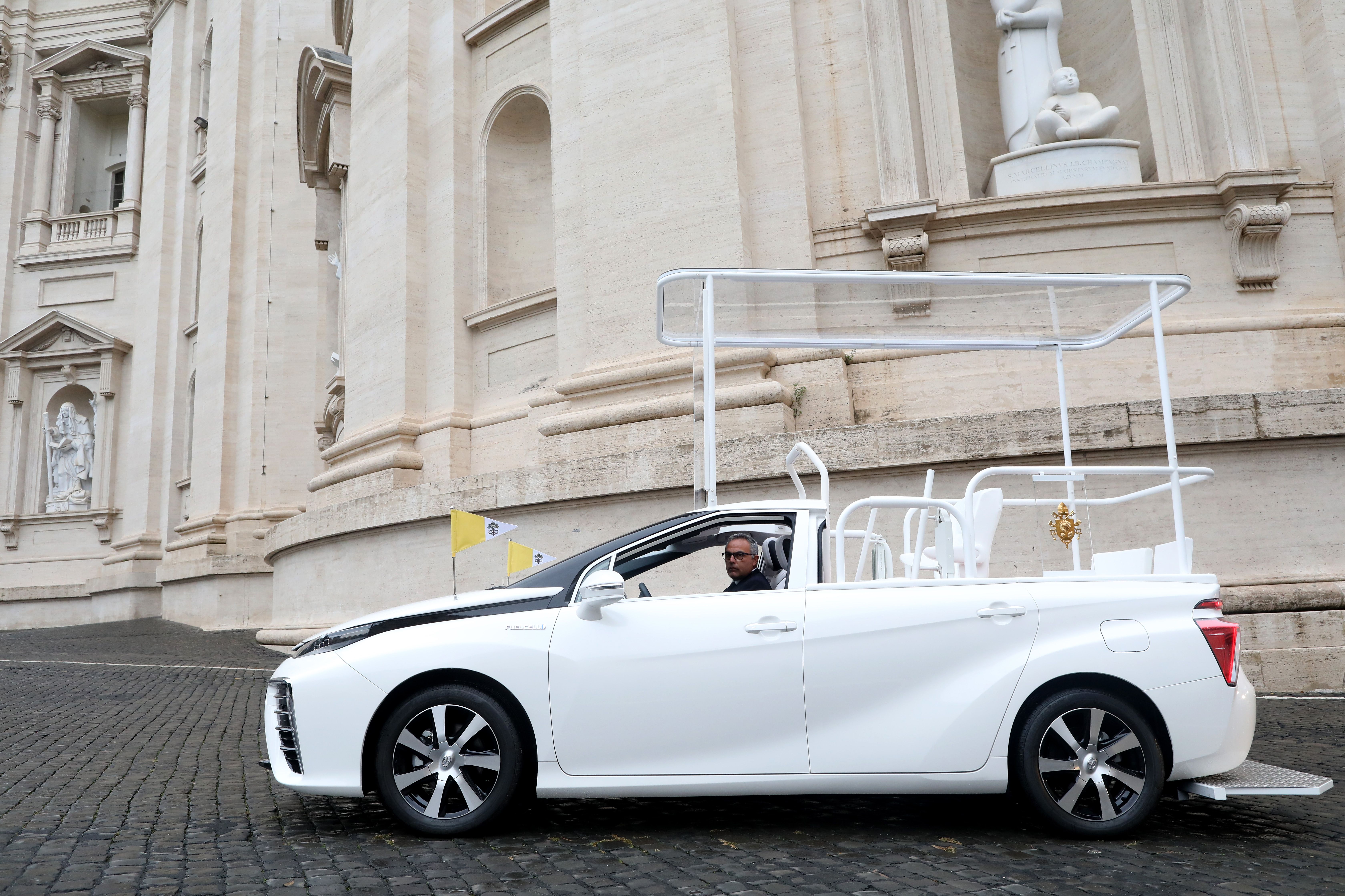 Toyota Mirai Papamóvil