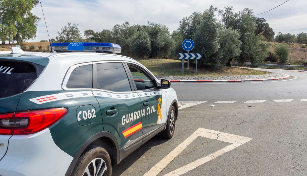 Por qué no deberías nunca adelantar a un coche de la Guardia Civil en carretera