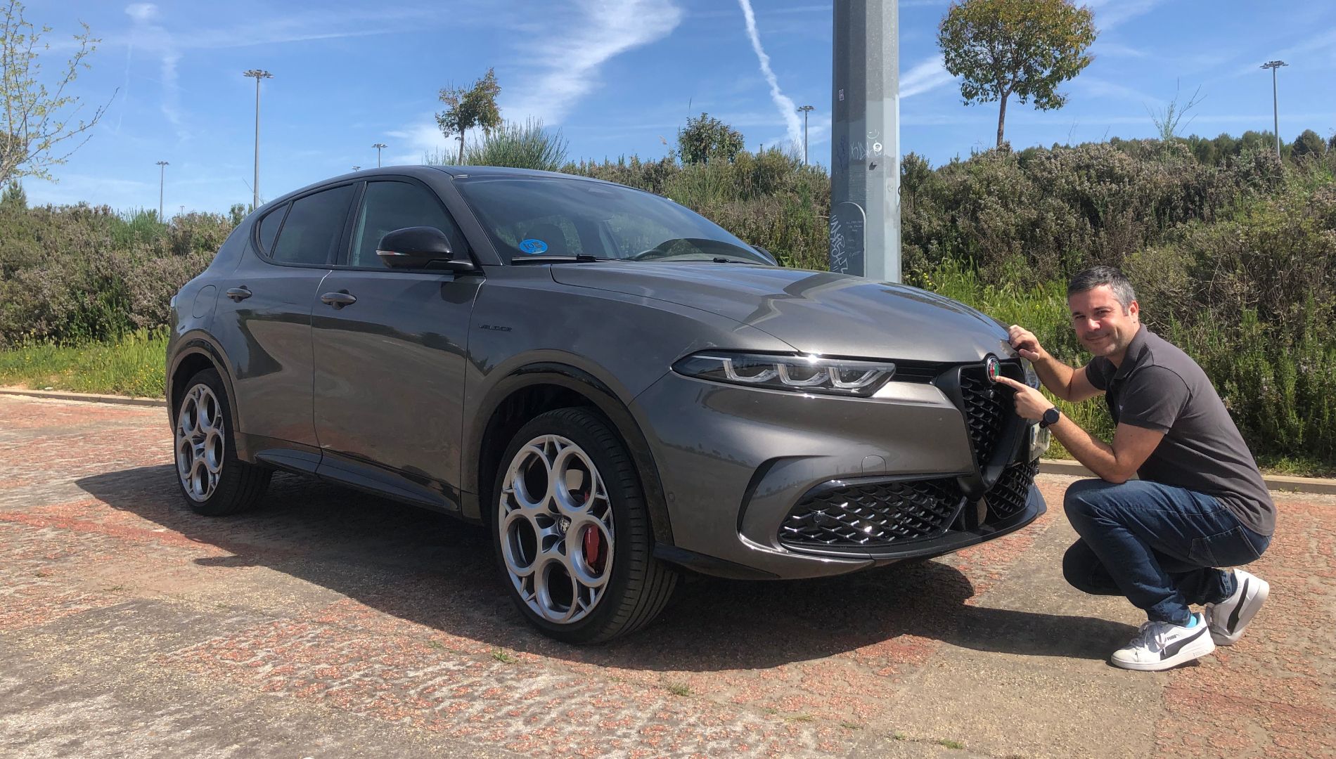 ¿Es el Alfa Romeo Tonale uno de los SUV más dinámicos? Analizamos sus pros y contras en este vídeo