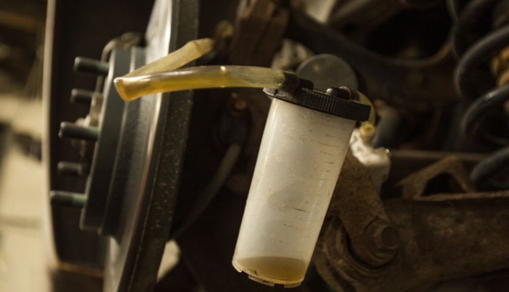 Purgar los frenos del coche Purgar los frenos del coche