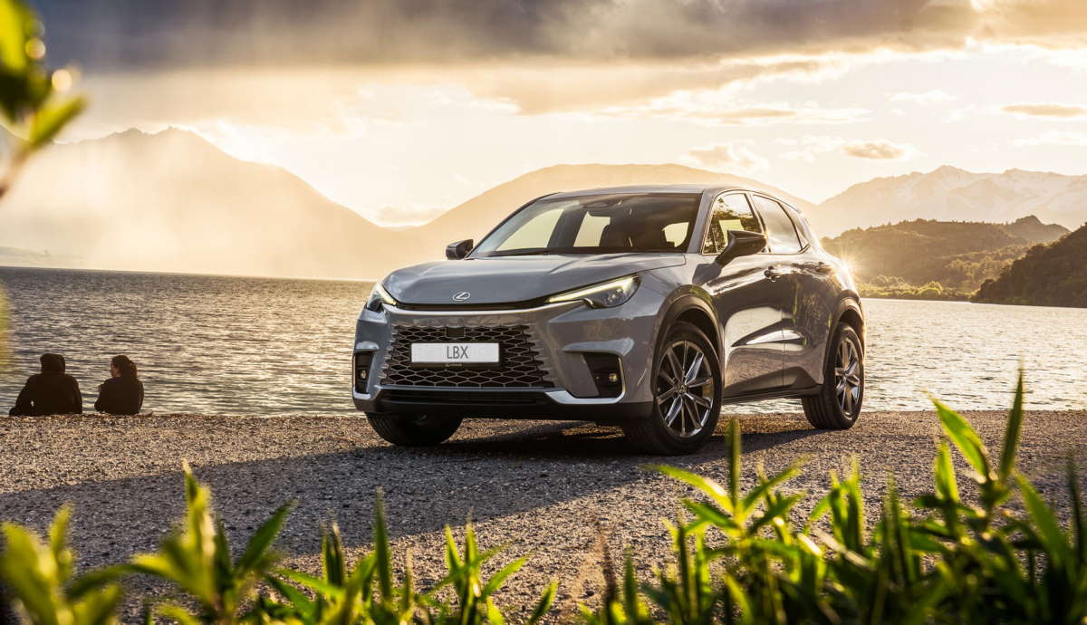 Lexus LBX 2025: así se actualiza el SUV premium con mejoras en confort, conducción y conectividad