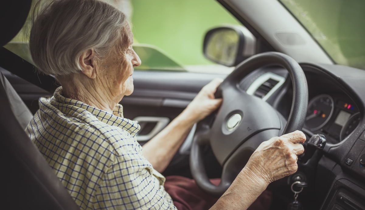 La DGT avisa de multas y penas incluso de prisión por la popular estafa del abuelo