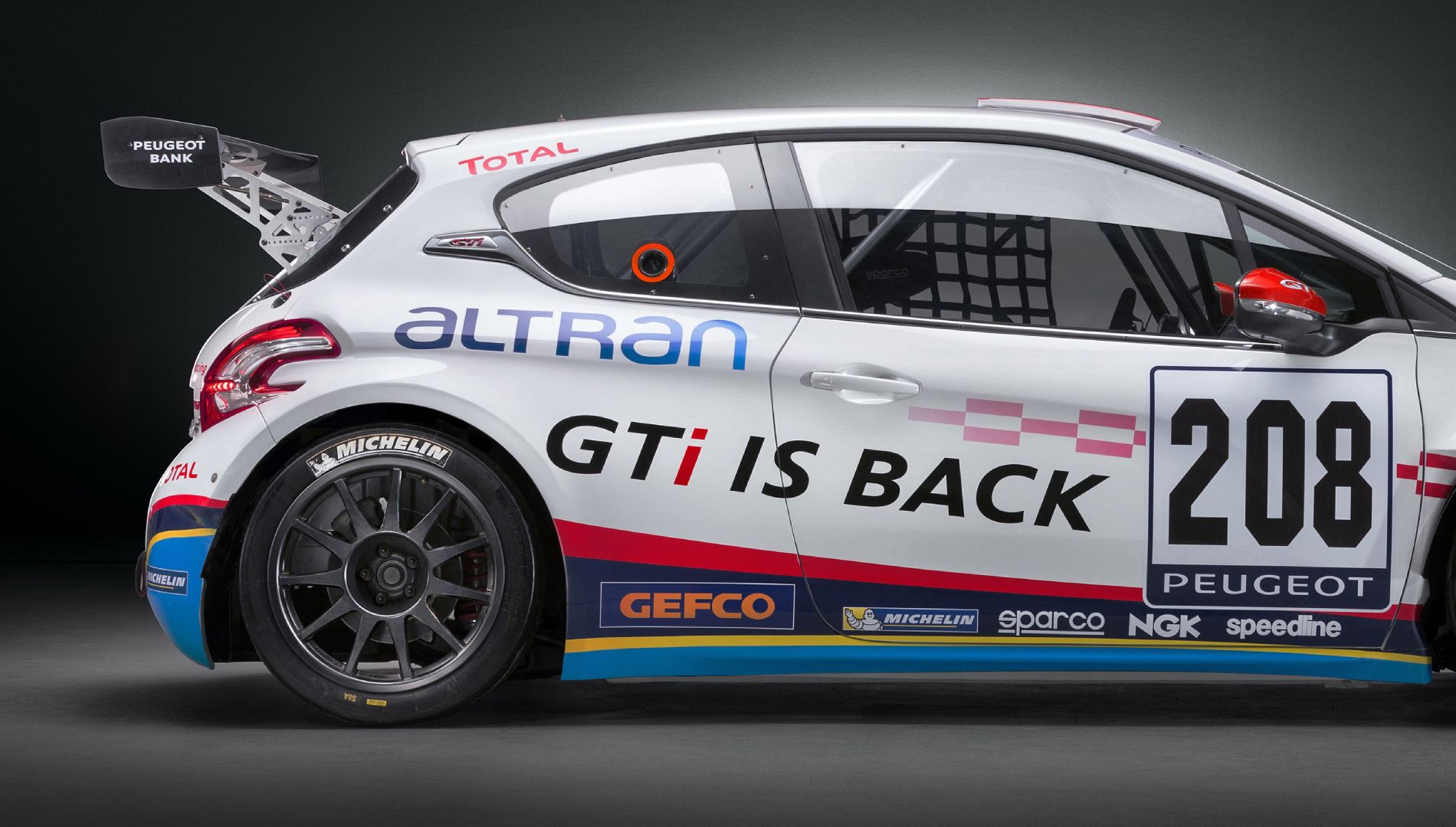 Ya conocemos la fecha de la presentación y los primeros detalles del próximo Peugeot E 208 GTi