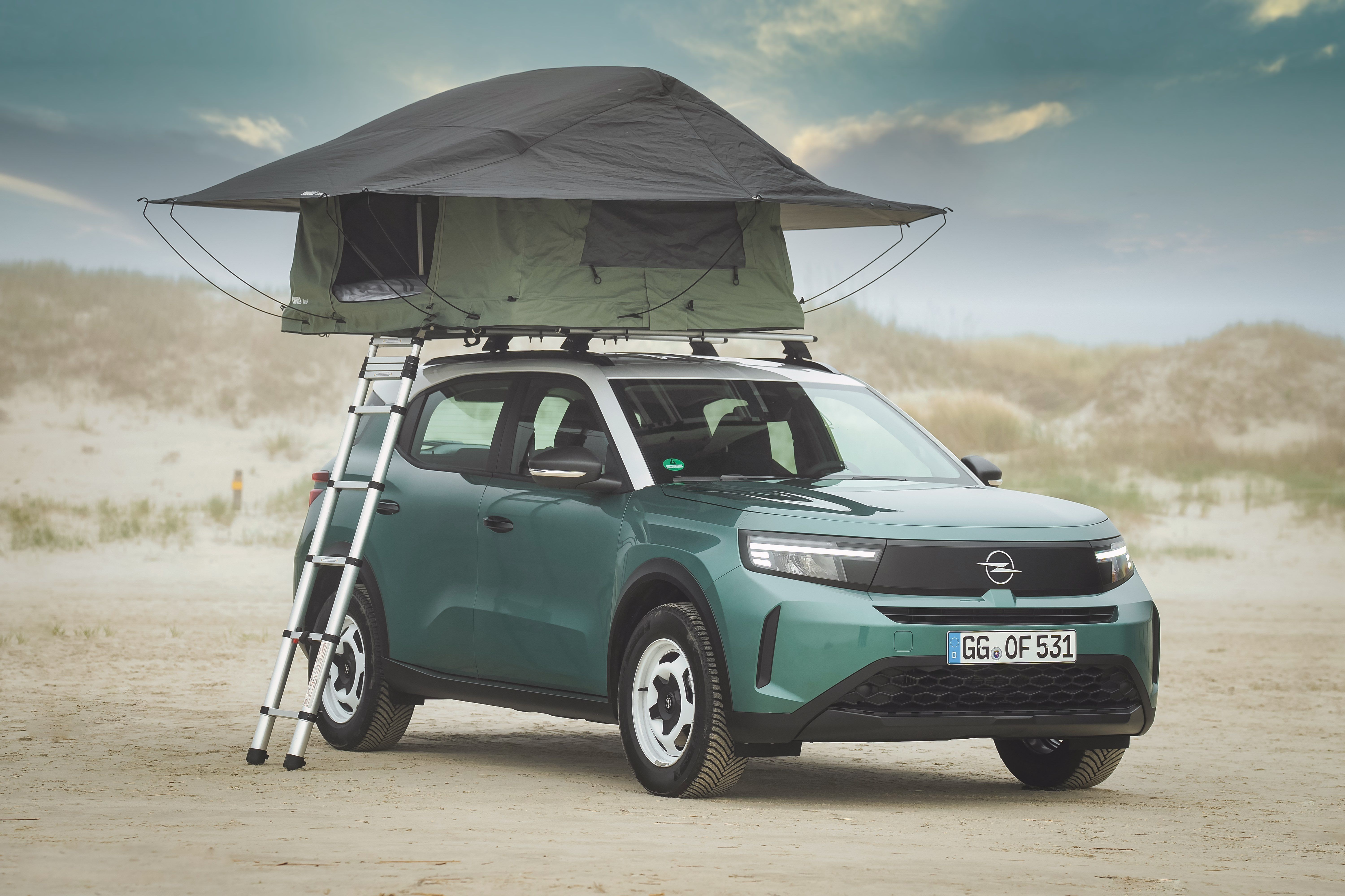 Opel Frontera con tienda de campaña Thule