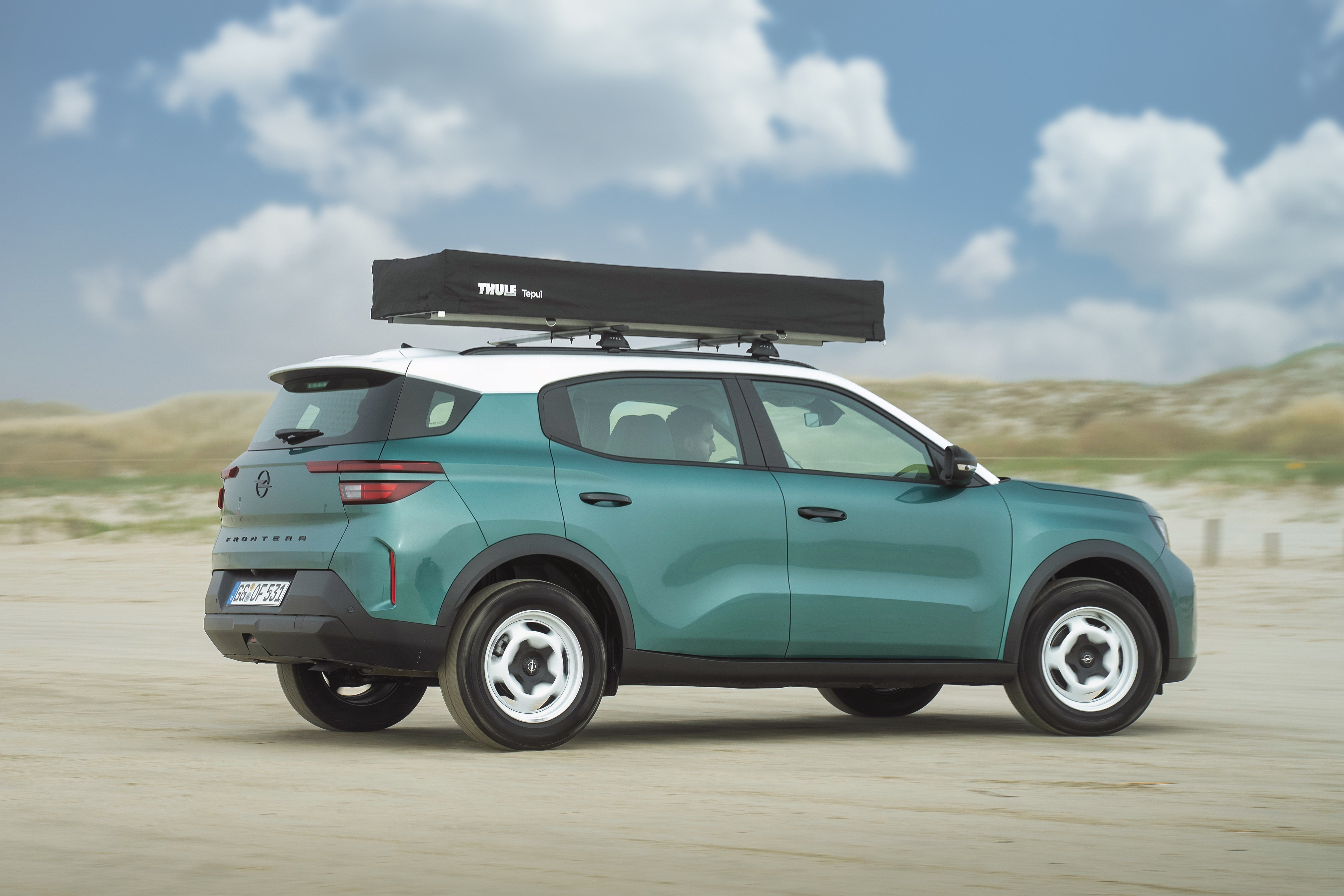 Opel Frontera con tienda de campaña Thule