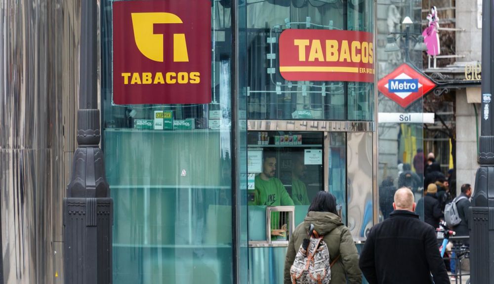 Ya puedes conseguir al instante la etiqueta de la DGT para tu coche en los estancos de toda España