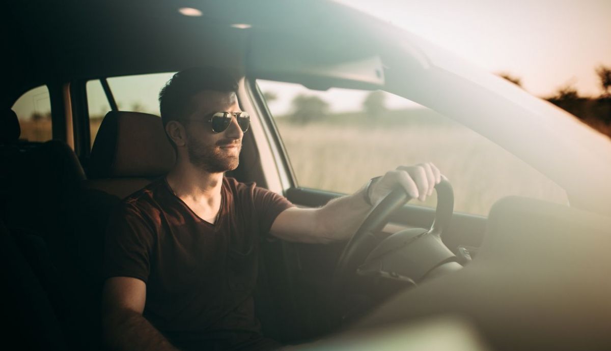 Si usas estas gafas de sol mientras conduces, la DGT te puede poner ya una multa de 200 €