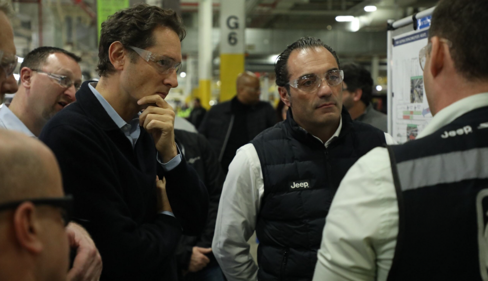 John Elkann junto con Antonio Filosa