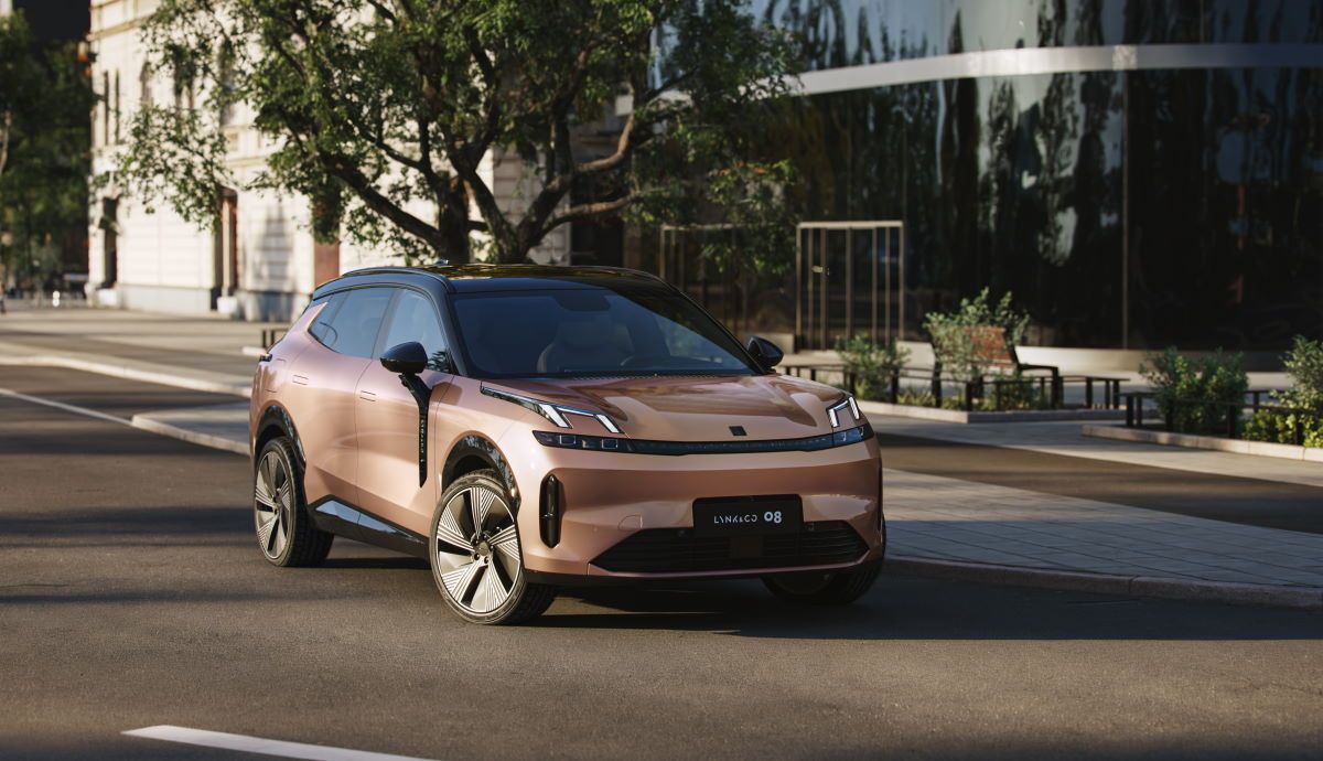 Este SUV chino es ya el híbrido enchufable con la mejor autonomía eléctrica: así es el Lynk&Co 08