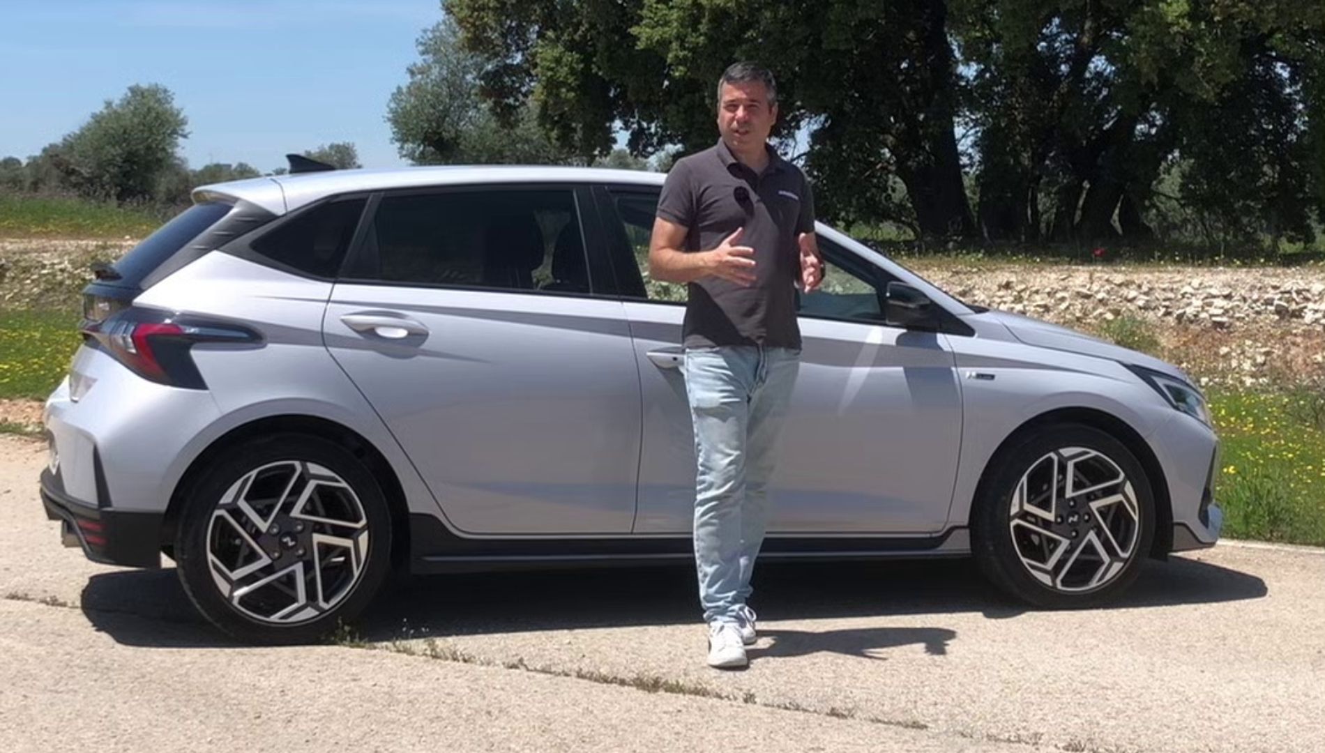 Es uno de los coches pequeños revelación del 2025 y por eso probamos en profundidad al Hyundai i20