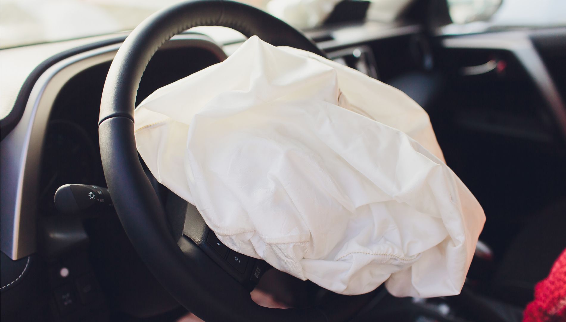 Una popular marca europea alerta que dos de sus coches no se conduzcan más por un grave peligro