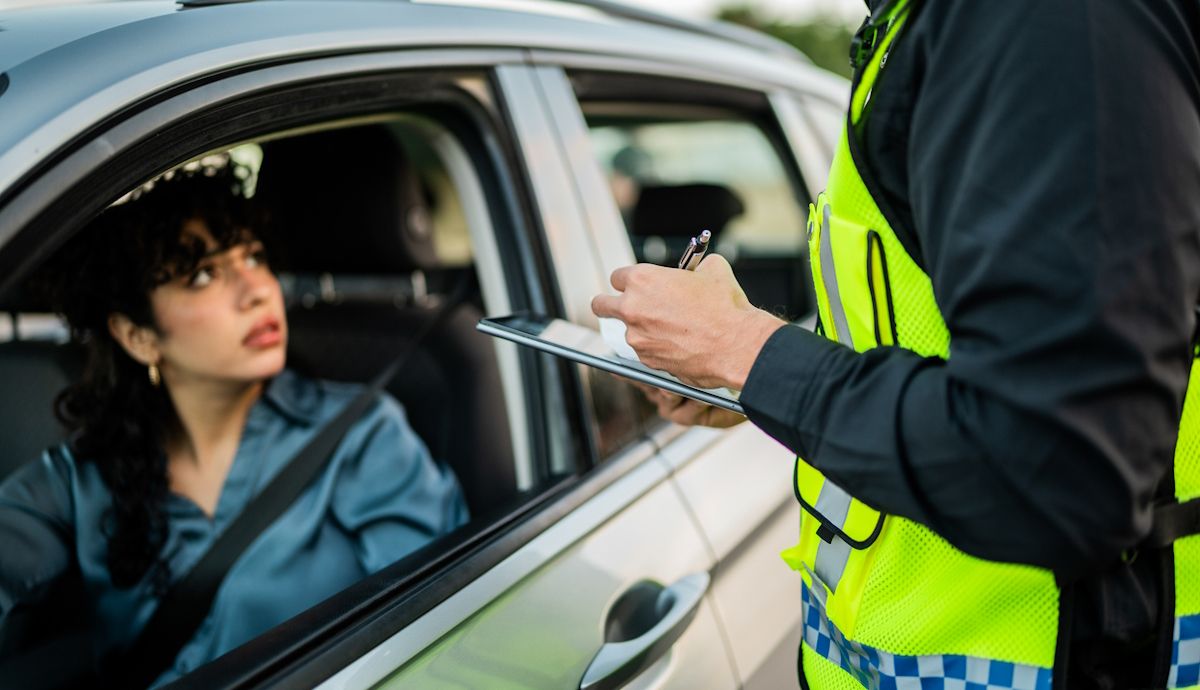 Es discriminatorio prohibir circular a solo 1 persona por coche, la nueva restricción, bajo la lupa