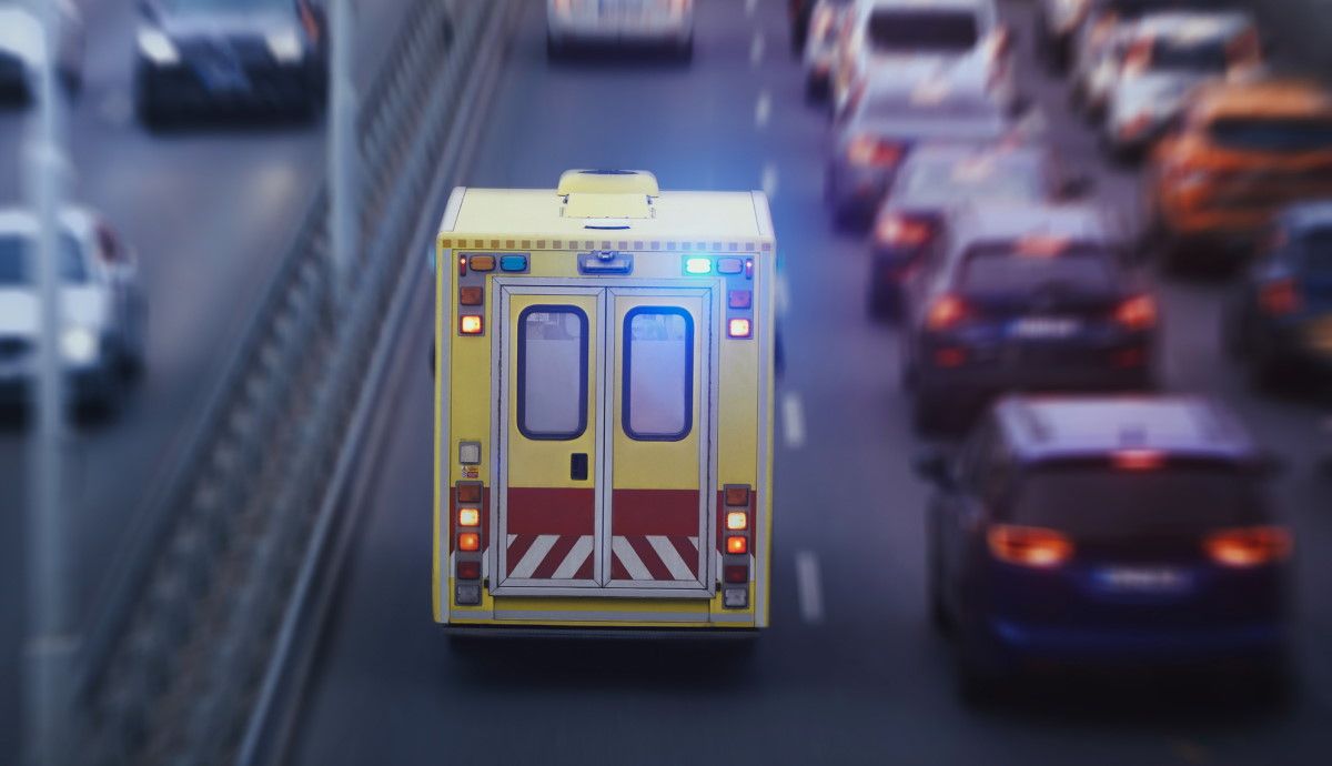 Así es la nueva normativa de la DGT que obliga a los conductores a crear un carril de emergencias