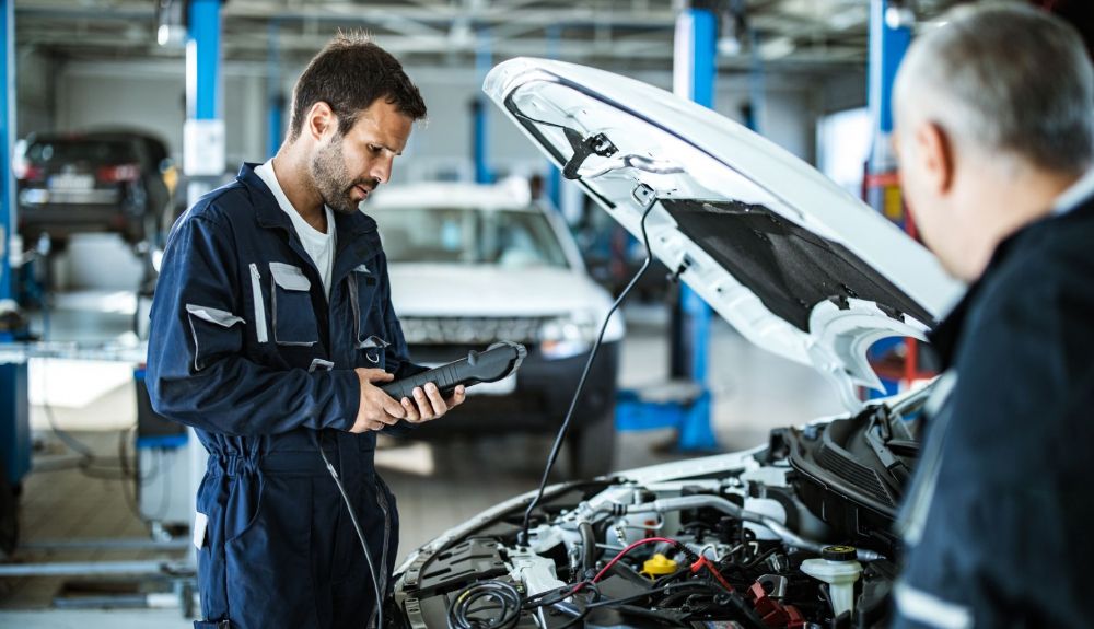 Dos fabricantes europeos muy importantes llaman a revisión por riesgos con airbags y motores