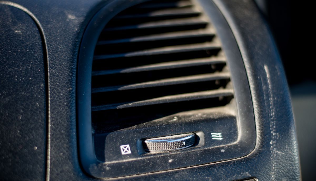 ¿Por qué se enciende el ventilador del coche estando frío?