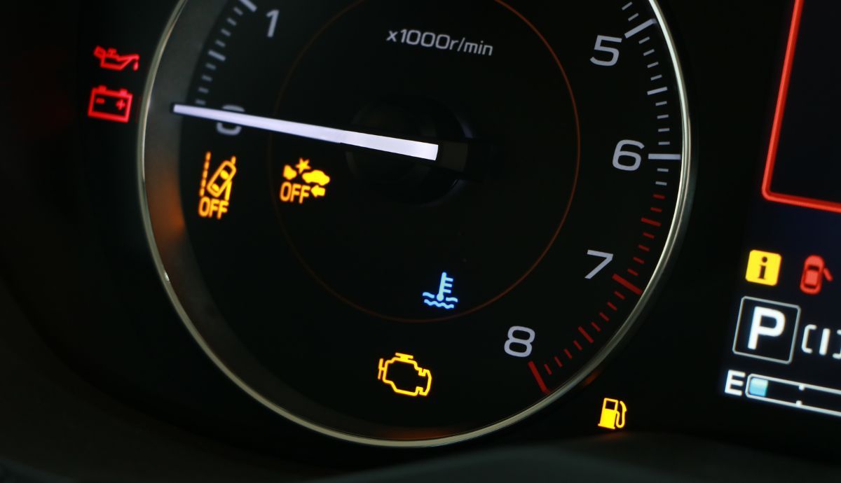Luz check engine en el salpicadero: ¿Qué puede indicar?
