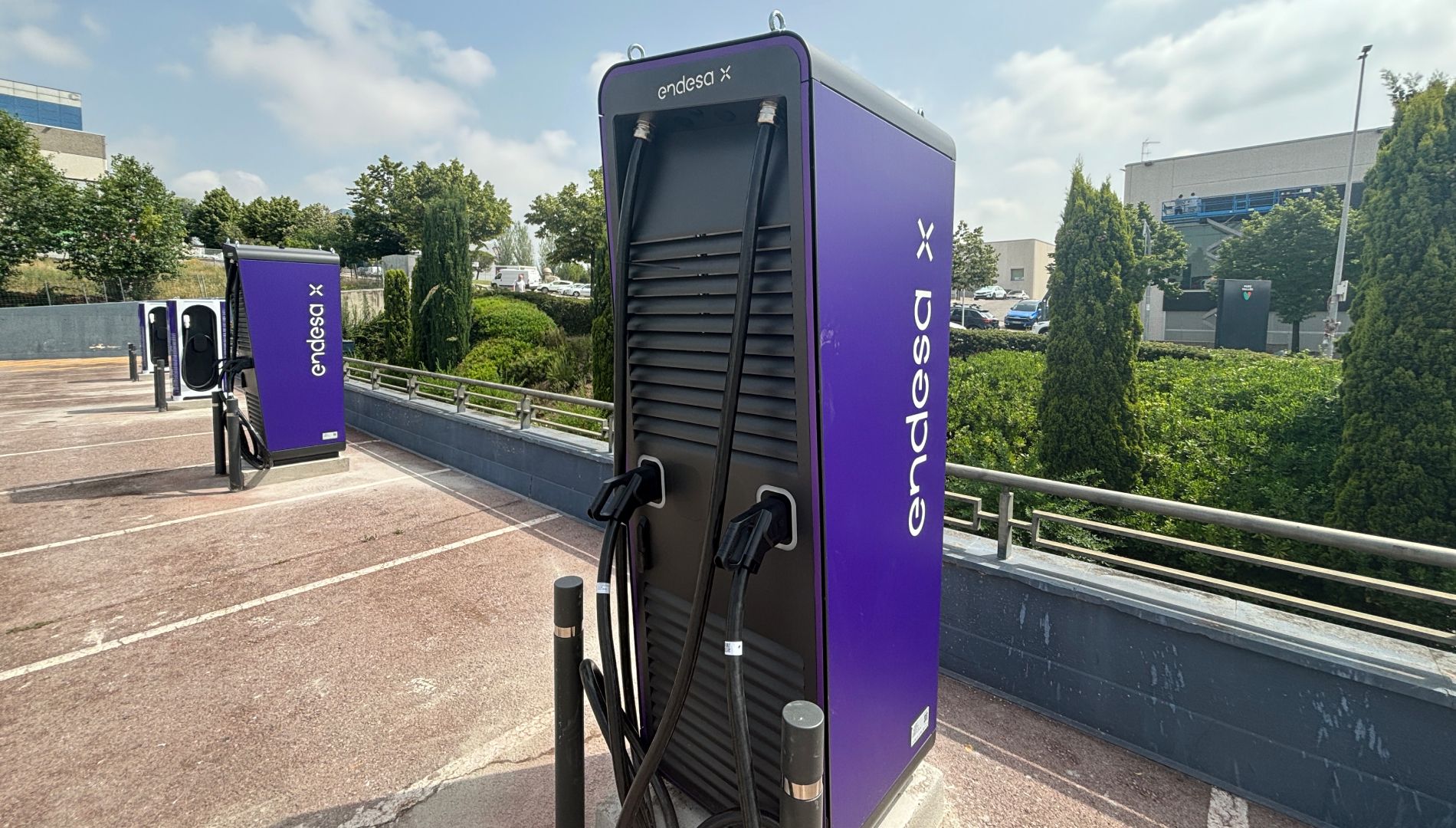 Alertan de una estafa a gran escala en los cargadores de coches eléctricos: así funciona