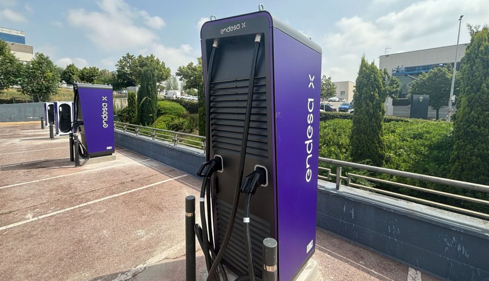 Alertan de una estafa a gran escala en los cargadores de coches eléctricos: así funciona