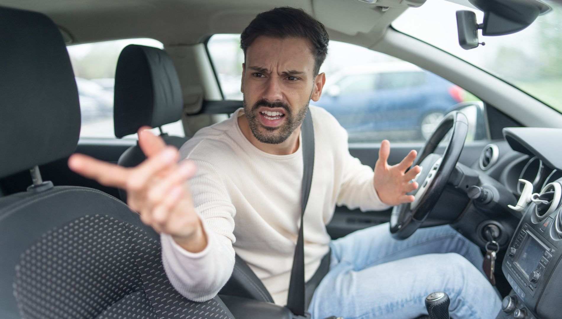 ¿Cuándo será efectiva la prohibición de circular una sola persona por coche en las ZBE?
