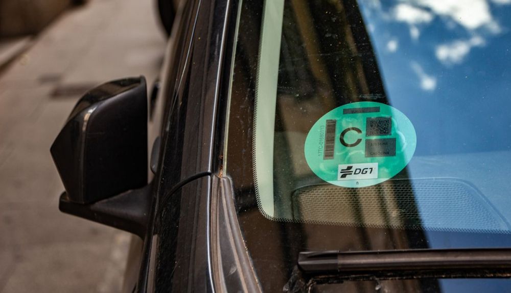 Primeras restricciones de uso ya anunciadas para los coches con etiqueta C de la DGT en España