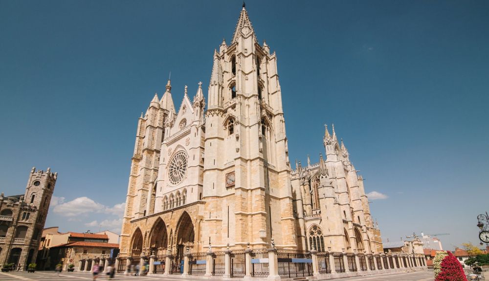 Plazas de aparcamiento exclusivas para mujeres: nueva idea viral y polémica del Ayuntamiento de León