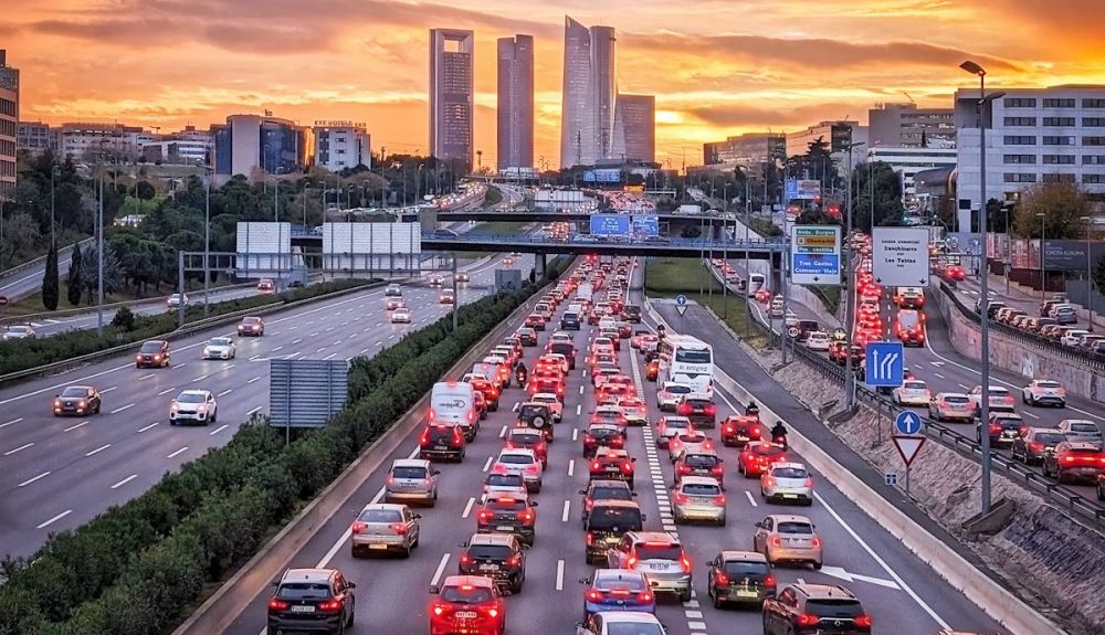 Todos los nuevos coches que el Gobierno y la DGT quieren prohibir ya en las ciudades