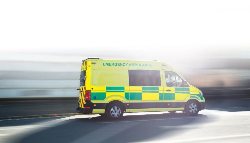 Una ambulancia que circula con las señales apagadas