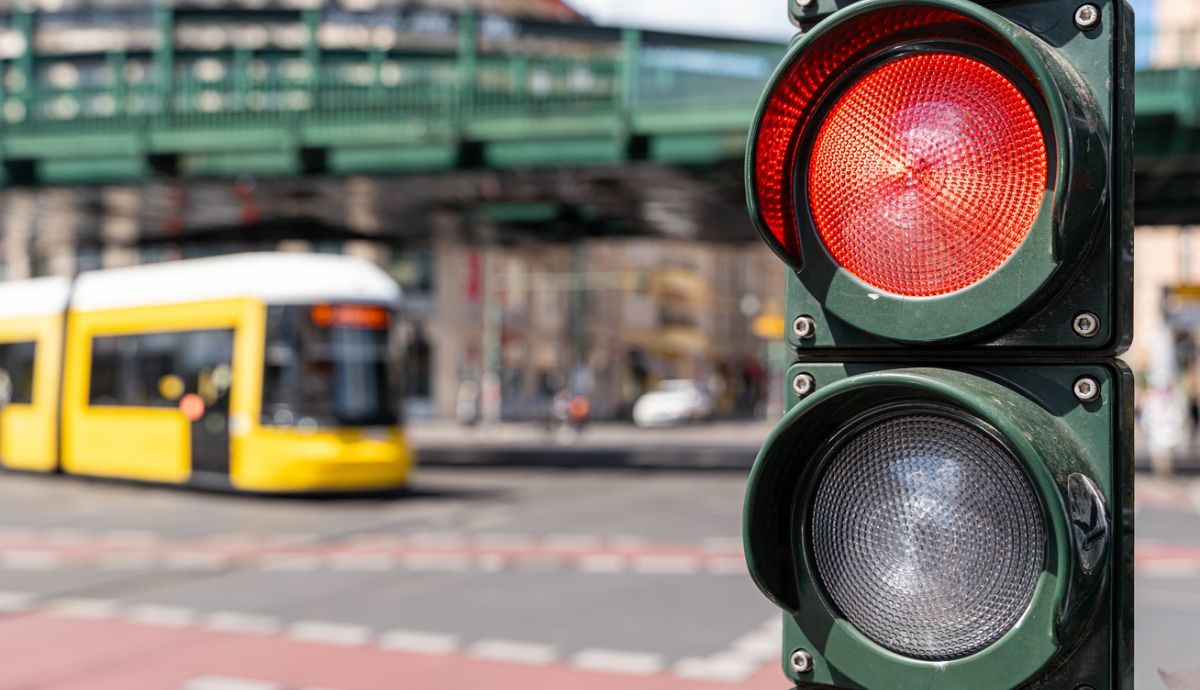  Semáforo tranvía: qué significa cada señal y cómo evitar errores