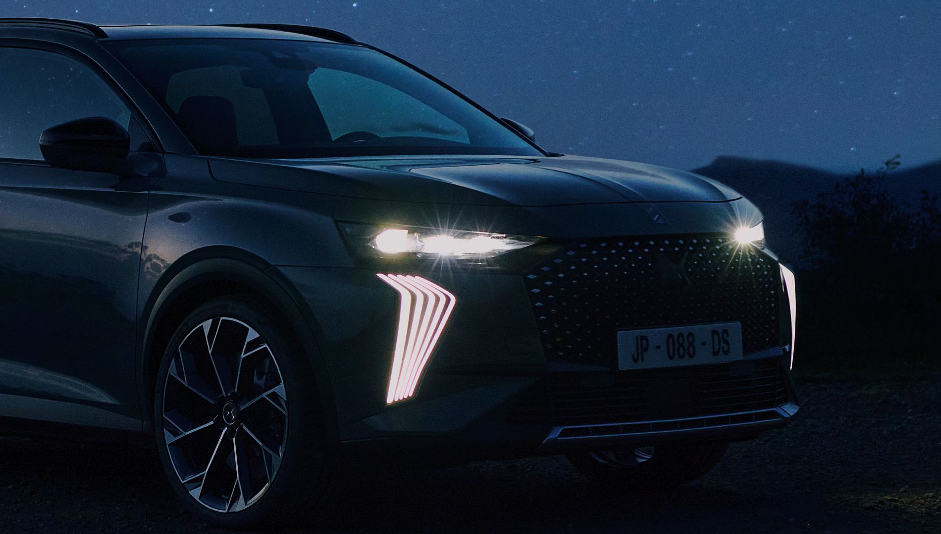 Se está cocinando un cambio de diseño importante en DS: pillamos en carretera a su nuevo SUV