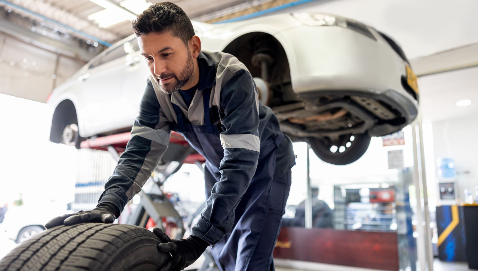 Una eterna duda: ¿en dónde debo colocar las ruedas nuevas al cambiarlas? Los expertos responden