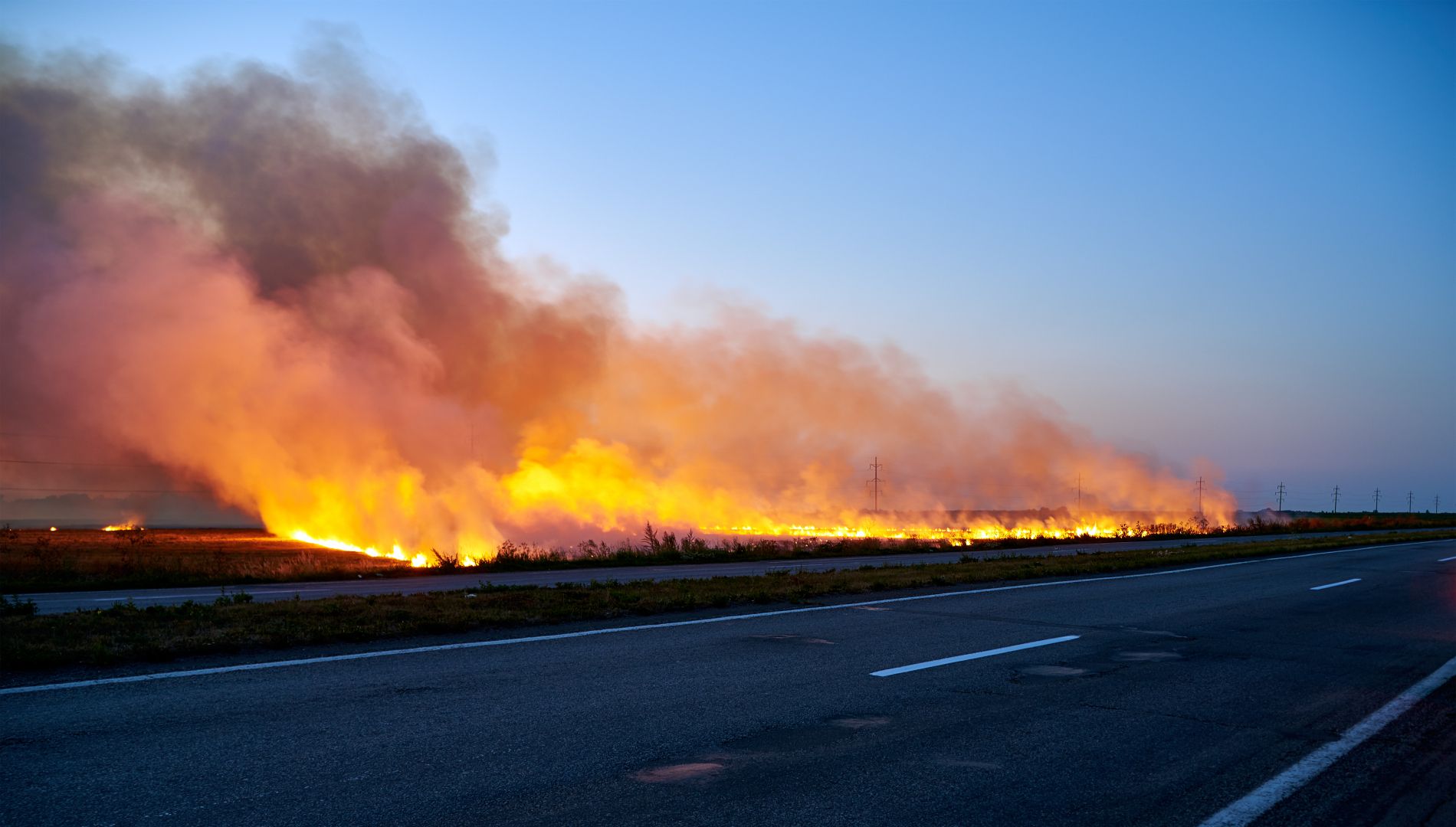 Los avisos de la DGT si viajas por zonas con incendios, carreteras hoy cortadas y cómo consultarlas