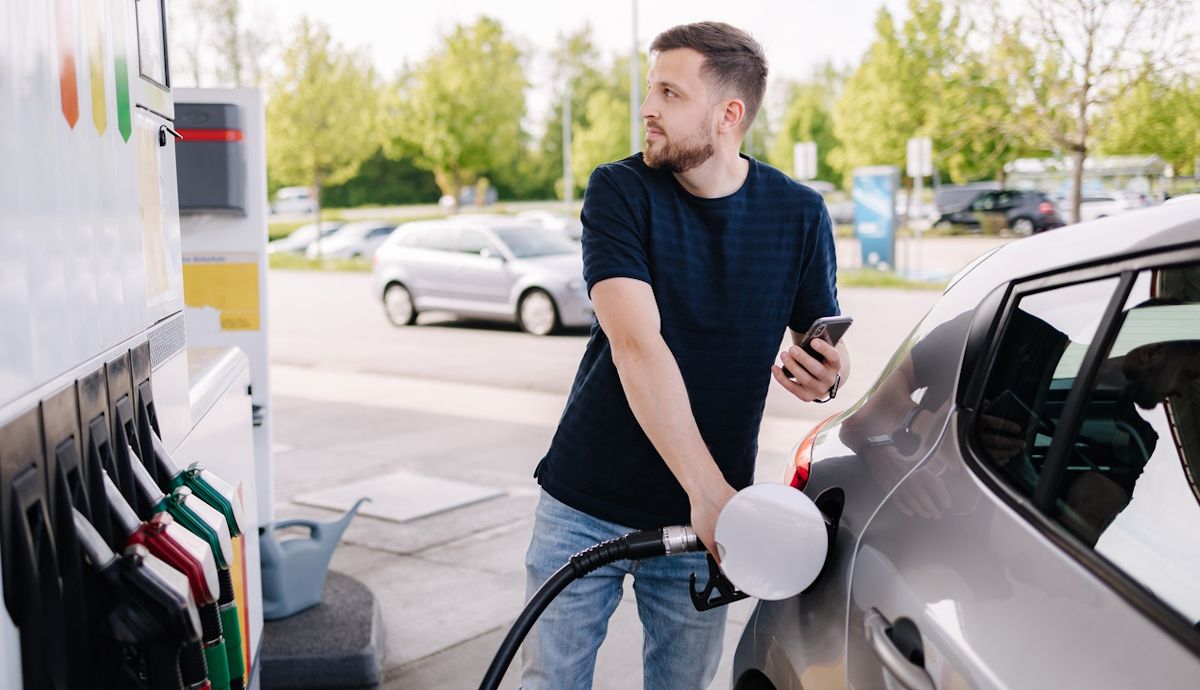 La gran noticia que llega ya por fin para los coches diésel y gasolina en España