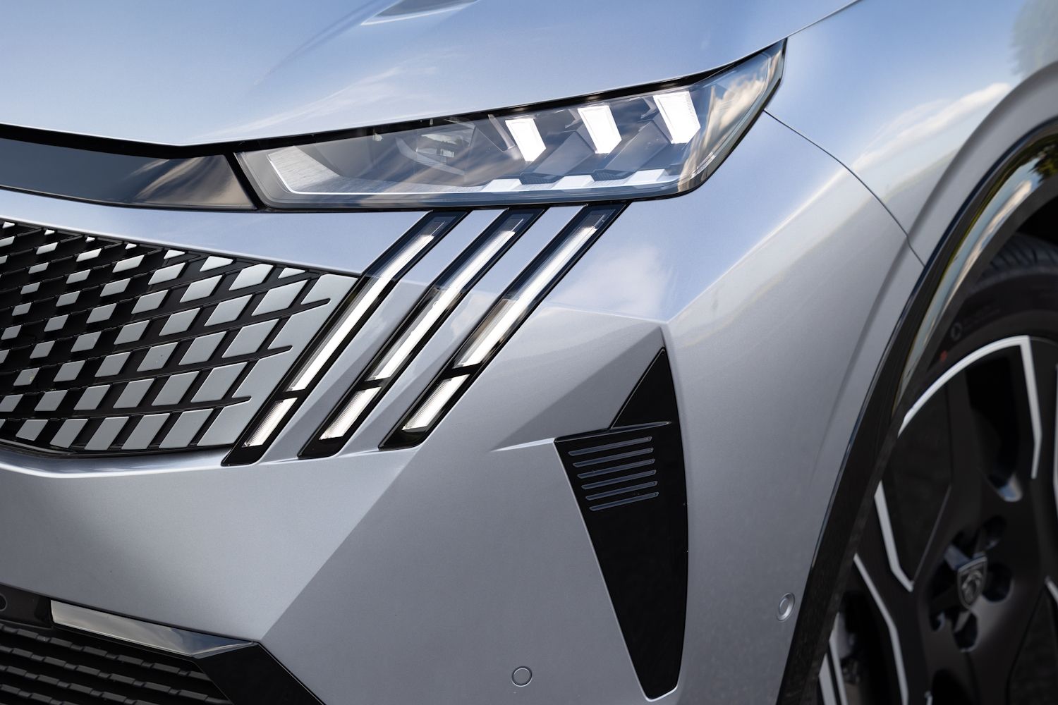 Peugeot E-3008 Dual Motor