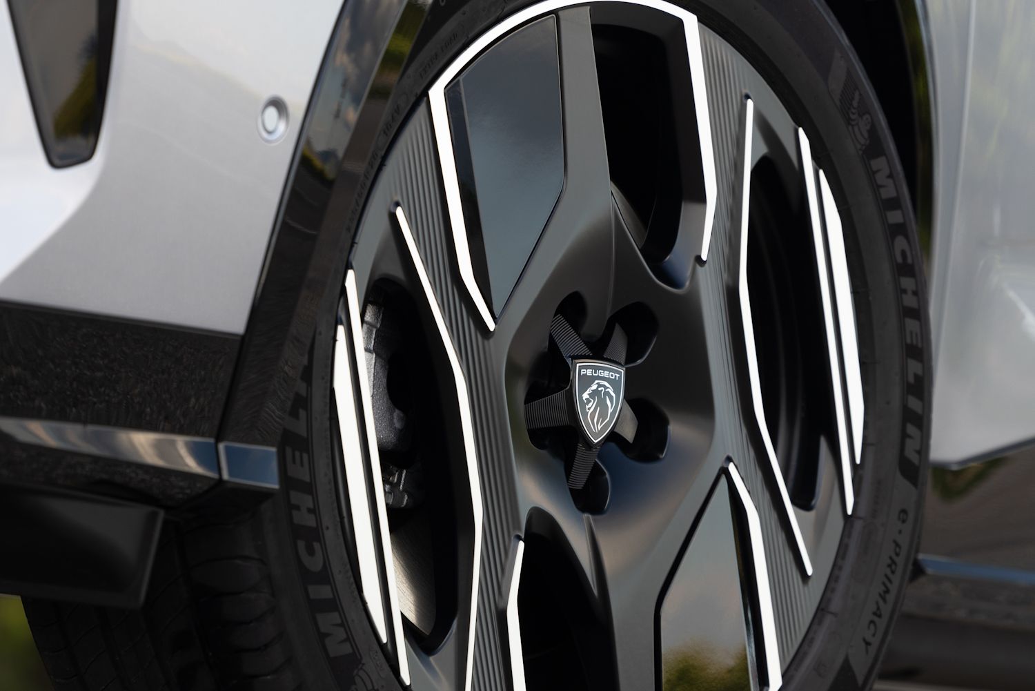 Peugeot E-3008 Dual Motor
