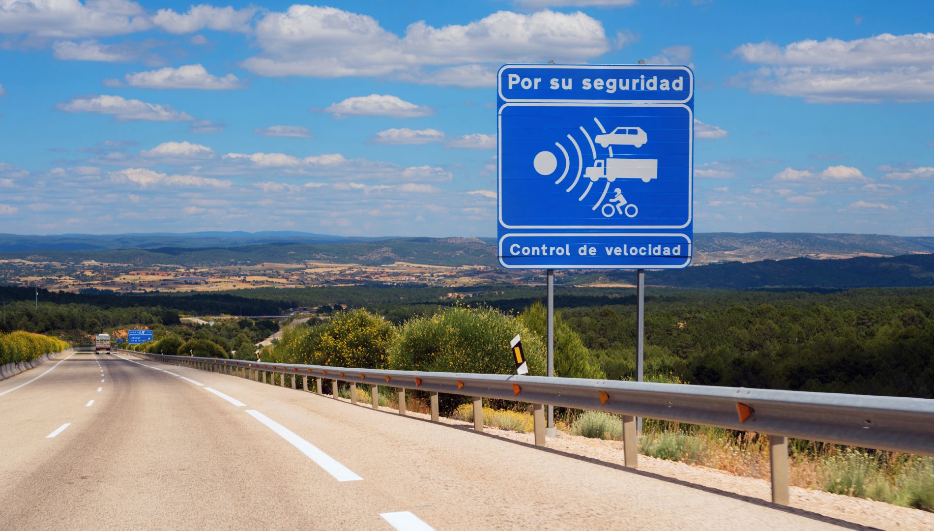 Estos son los 32 nuevos radares que ha instalado recientemente la DGT: te descubrimos dónde están