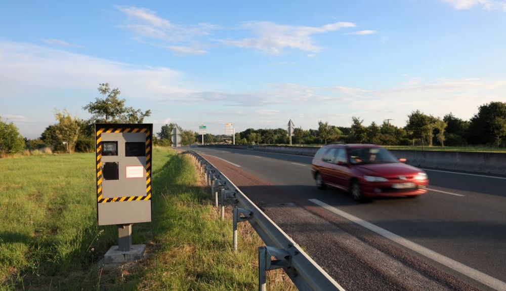 Nuevos radares de distancia de seguridad mínima en carretera pueden estrenarse en Francia Nuevos radares de distancia de seguridad mínima en carretera pueden estrenarse en Francia