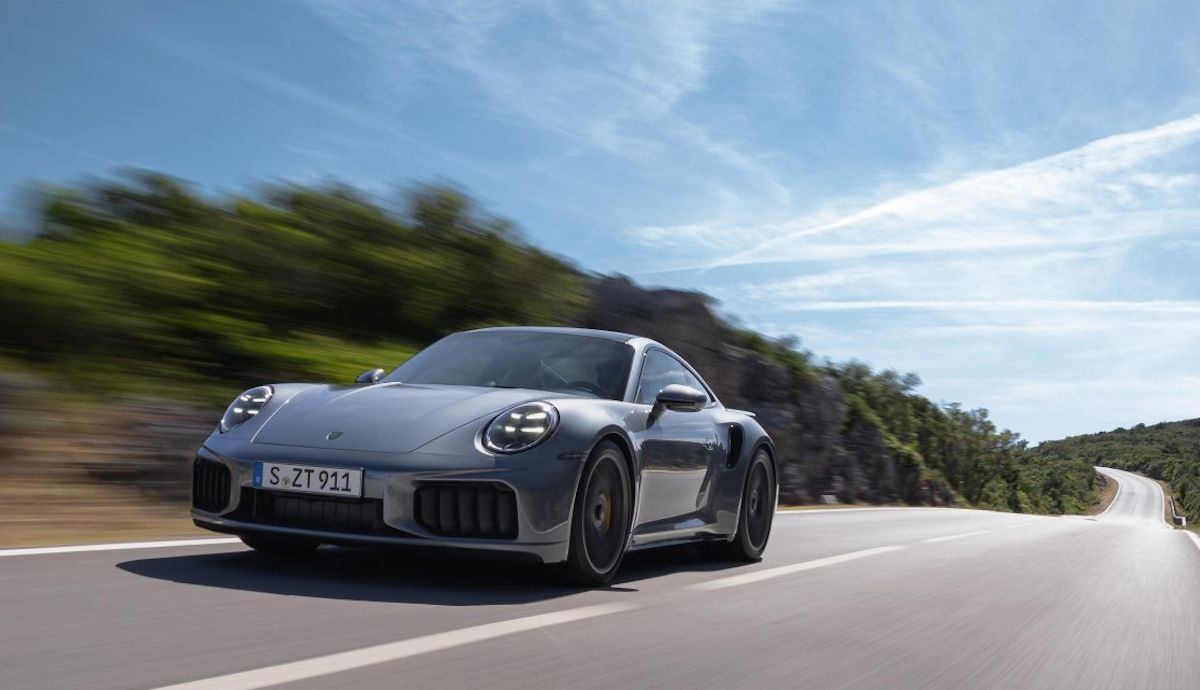 Porsche lanza el nuevo 911 Turbo S con dos turbos eléctricos y 711 CV, el más potente de la historia
