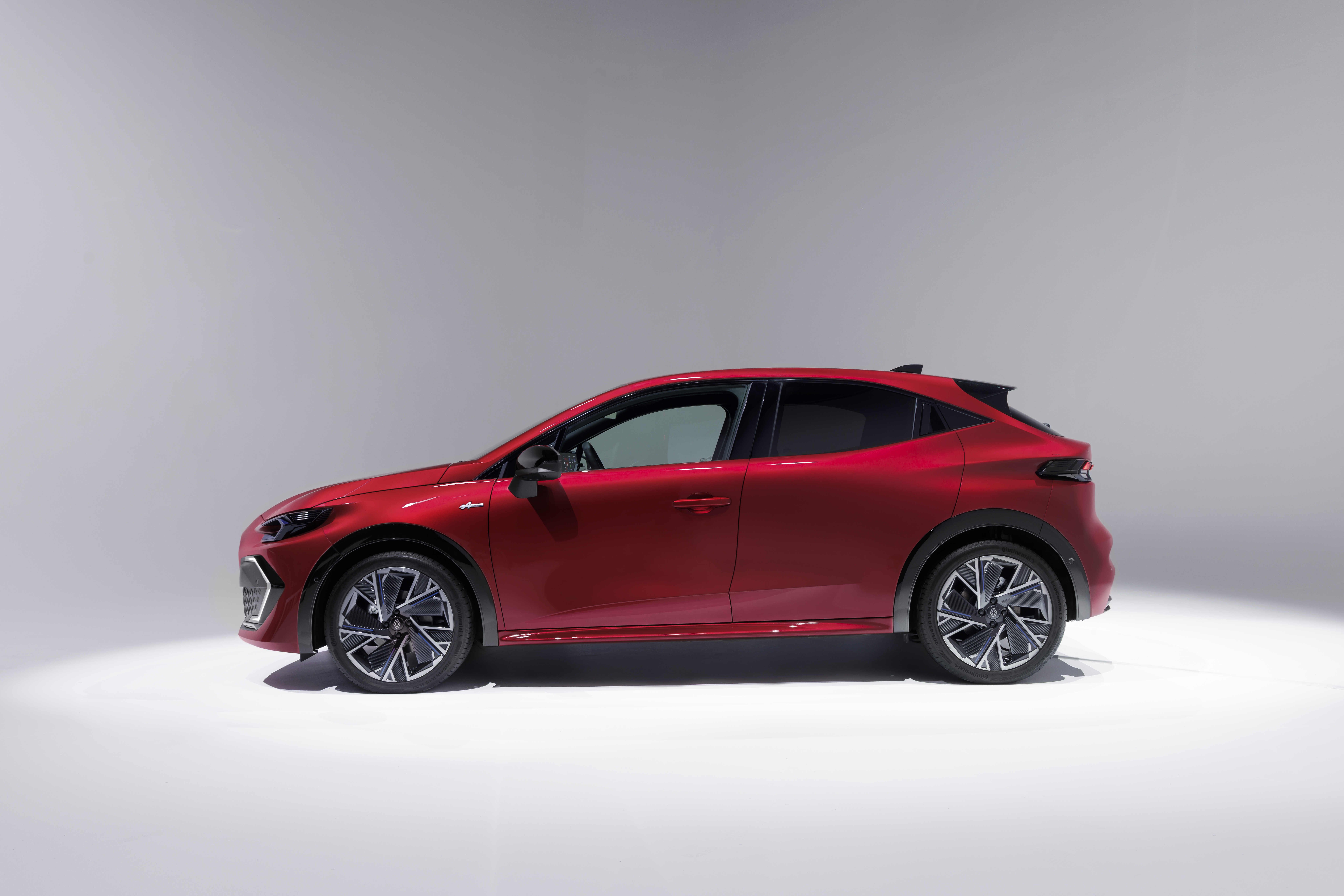 El nuevo Renault Clio crece en dimensiones, potencia y eficiencia de los motores y equipamiento.