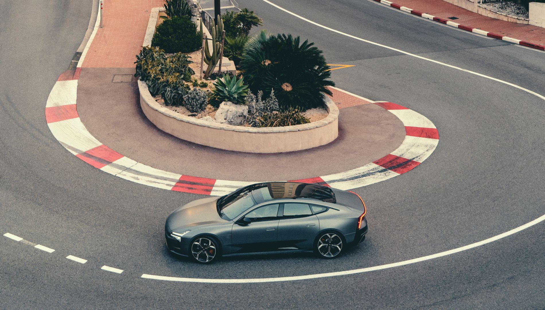 Polestar apunta más alto que nunca: lanza su nueva berlina 5 para plantar cara a Tesla, Audi y BMW