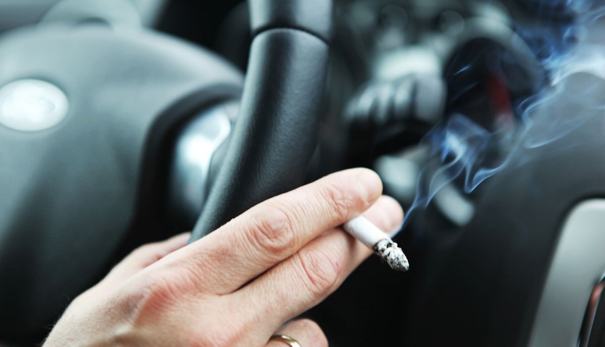 La ley antitabaco más estricta de Europa, en qué coches y transportes se prohíbe ya fumar en España