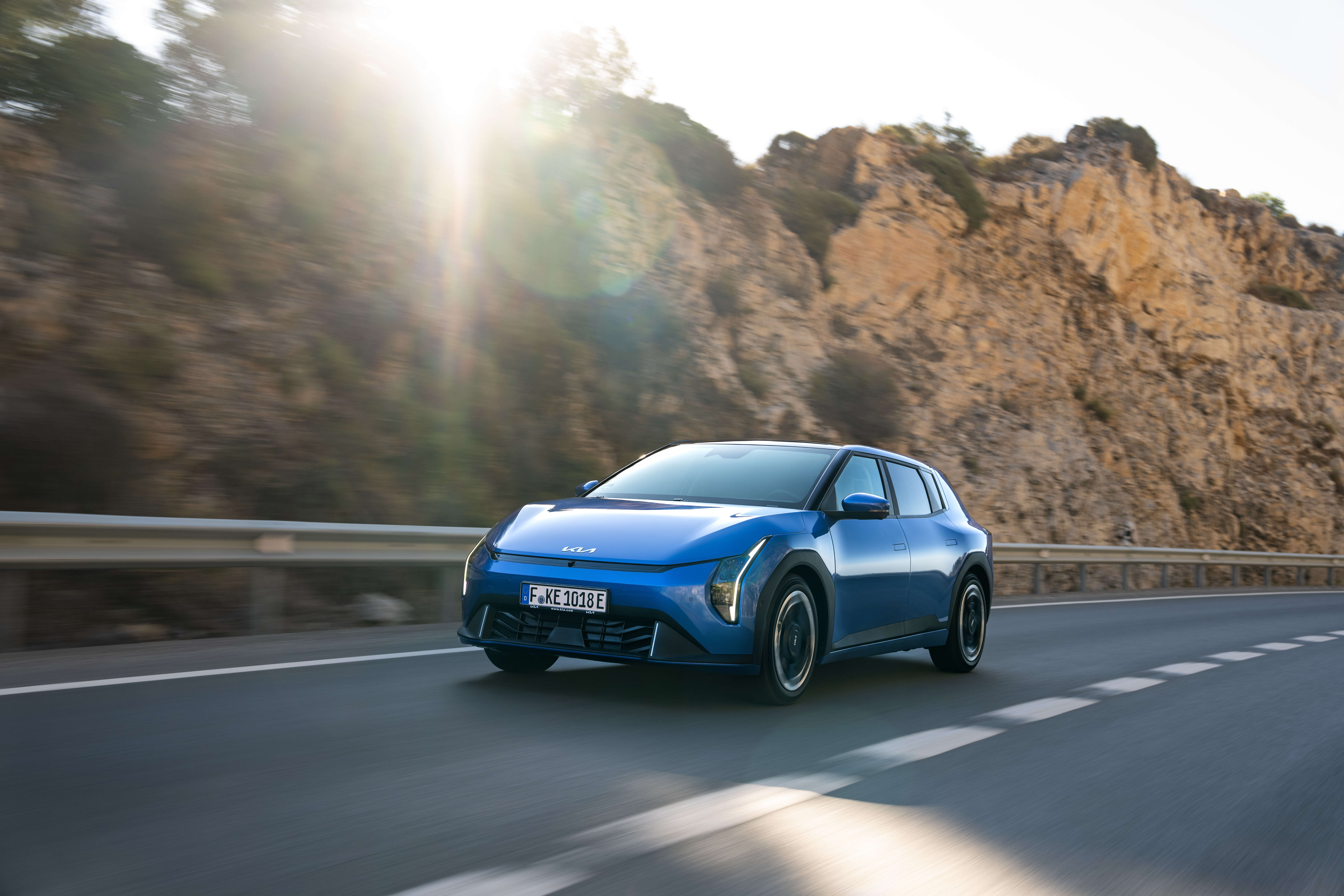 El eléctrico Kia EV4 comparte plataforma con el EV3 y en su diseño mantiene elementos de EV6.