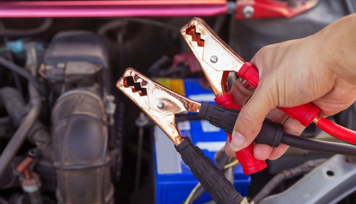¿Cómo poner las pinzas al coche?