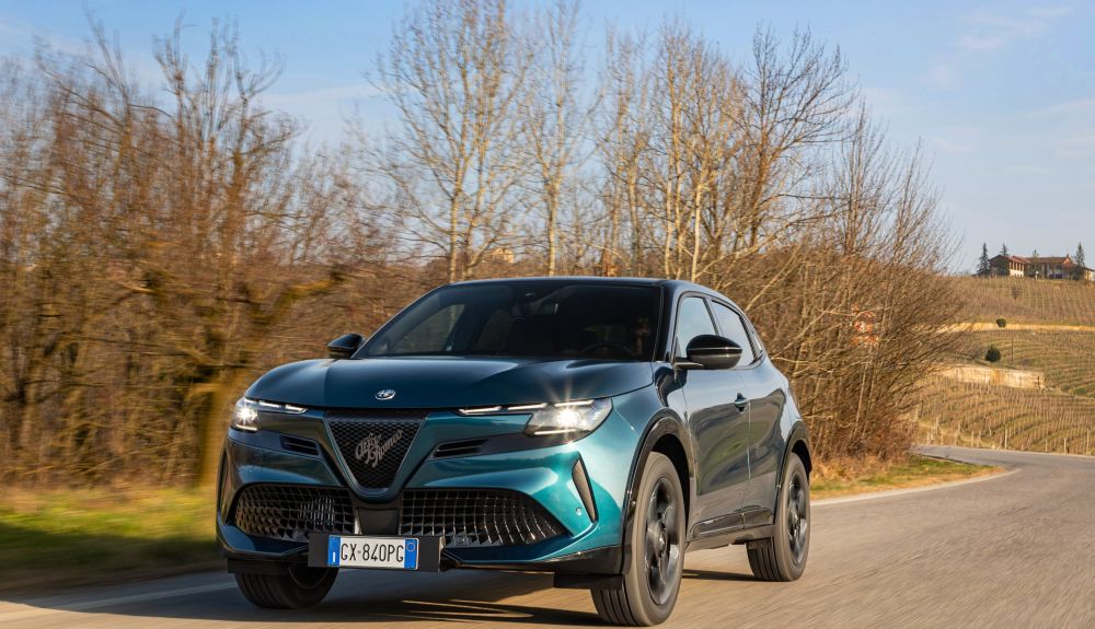 Alfa Romeo Junior Ibrida Q4 MY26