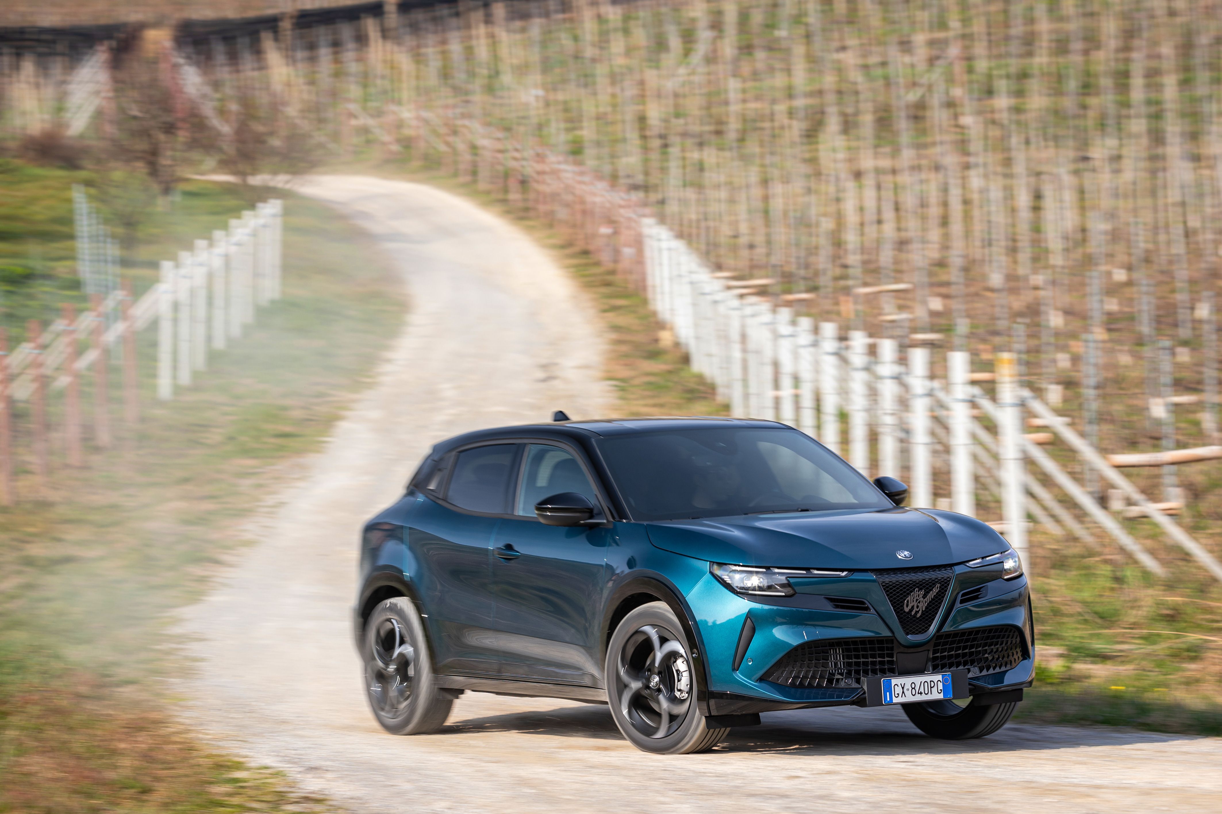Alfa Romeo Junior Ibrida Q4 MY26