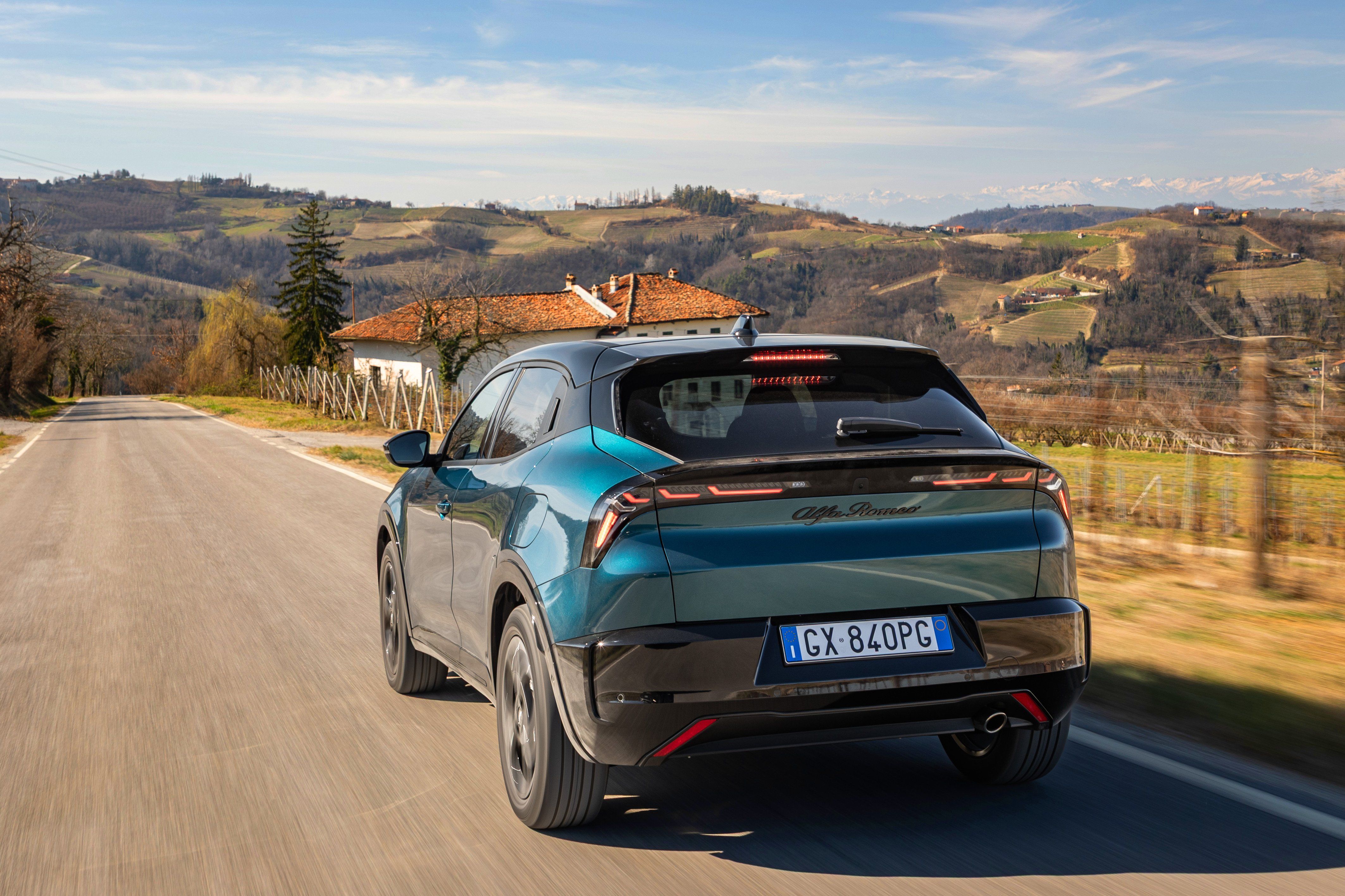 Alfa Romeo Junior Ibrida Q4 MY26