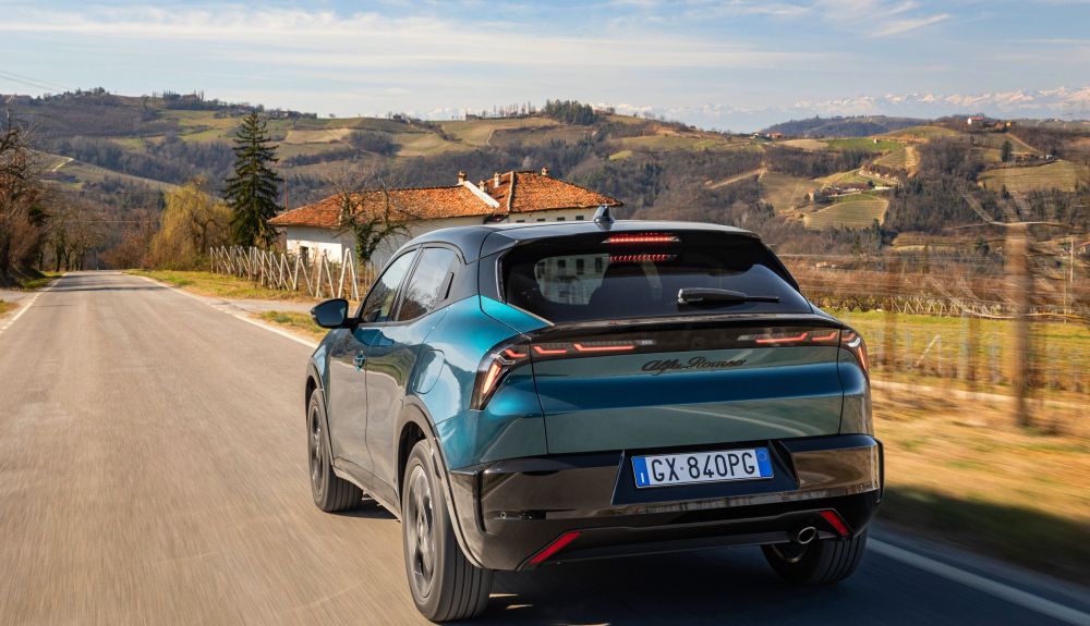 Alfa Romeo Junior Ibrida Q4 MY26