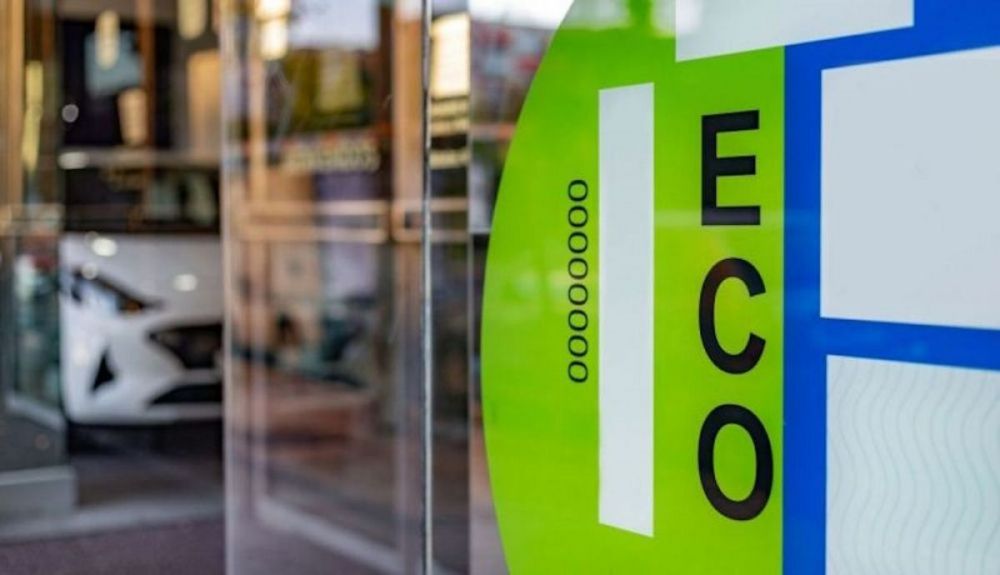 Luz verde a las nuevas etiquetas de la DGT, así cambiarán con la nueva Ley de Movilidad Sostenible