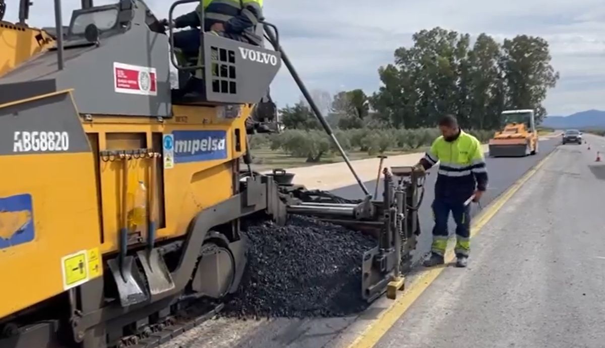 Radares bajo las carreteras, la última técnica en control de velocidad que se prueba ya en España