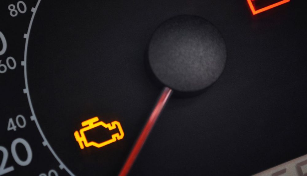 ¿Cómo apagar la luz de avería de motor?